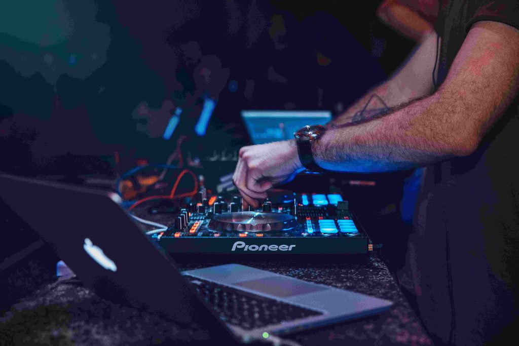 Everything You Need to Know About Hiring a Wedding DJ pexels david bartus 844928 compressed